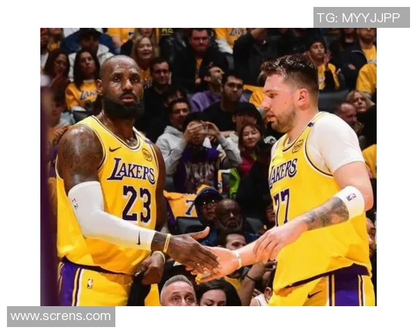 湖人队与热火队首场对决精彩回顾与赛后分析