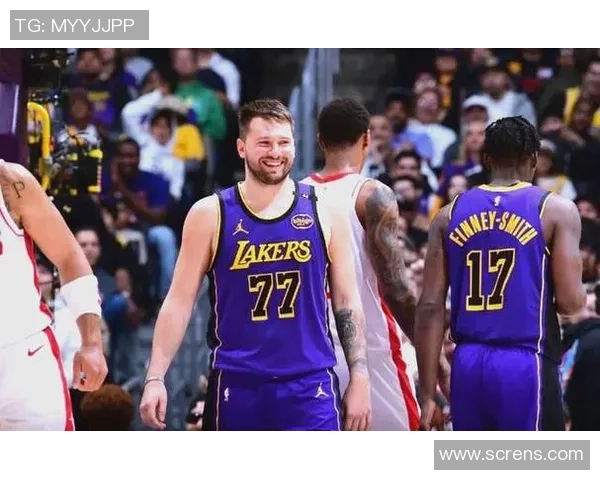 火箭与湖人激战第七场谁将晋级季后赛的巅峰对决